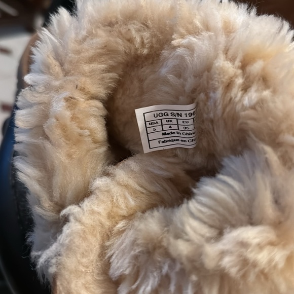 UGG Boot - Picture 5 of 8
